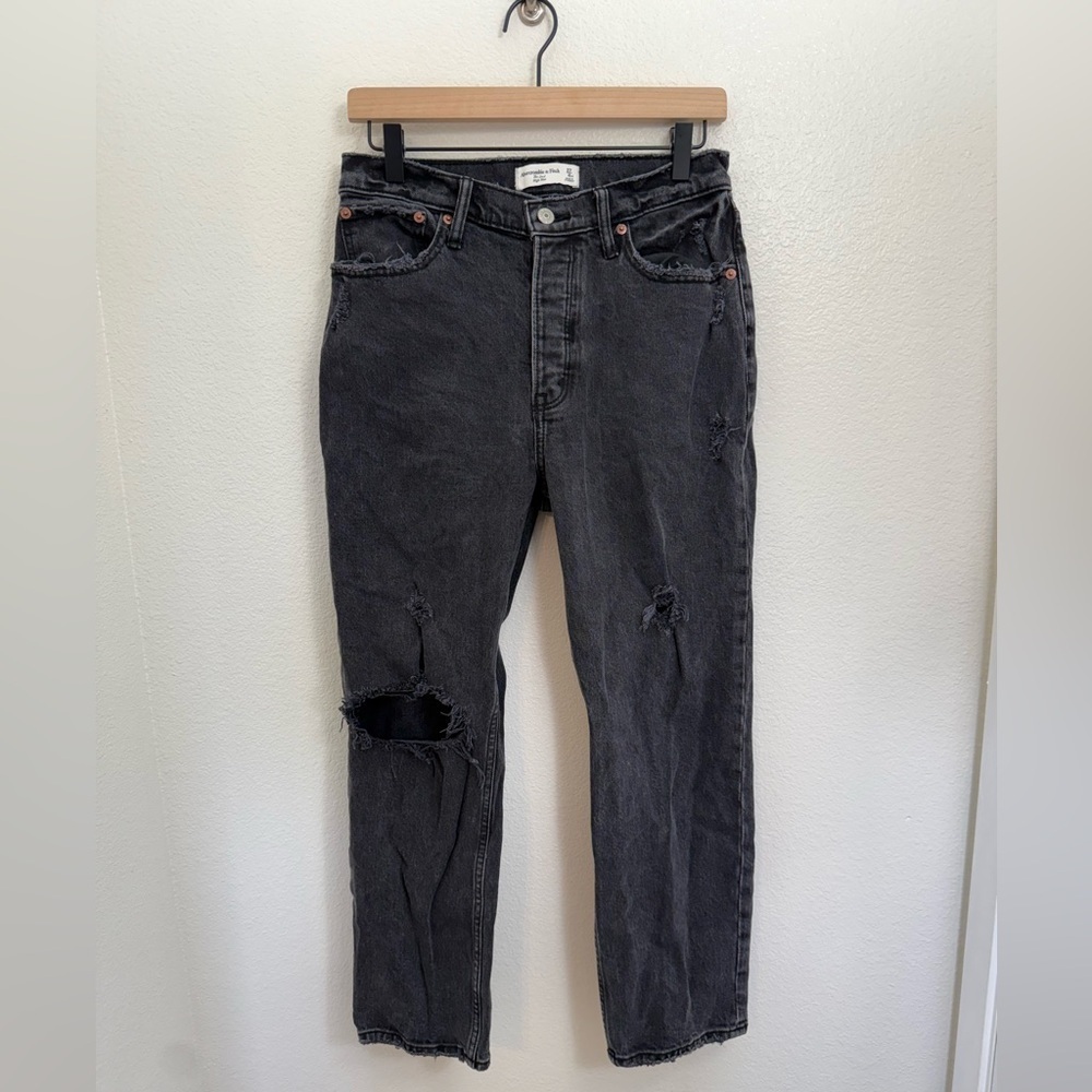 Abercrombie & Fitch The Dad High Rise Black Distressed Jeans
27/4XS - Picture 3 of 9